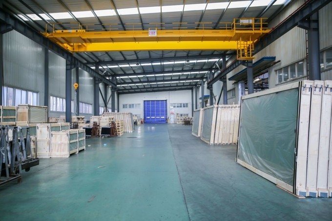 Qingdao Shinerising Glass Co., Ltd linea di produzione in fabbrica