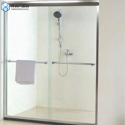 Cassa doccia nera opaca di vetro temperato con porte scorrevoli e vetro singolo