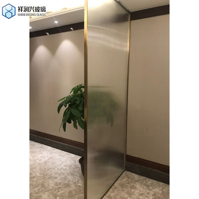 5mm 8mm 2100mmx2400mm Ultra Clear Moru Figured Glass per mobili cinesi