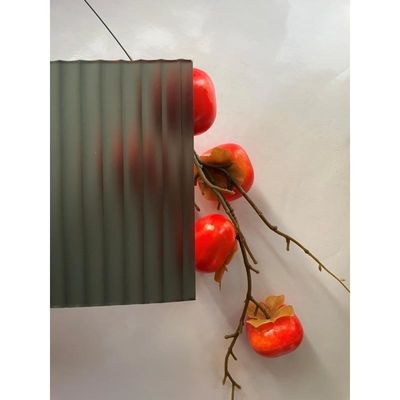 Intercalare con trama scanalata di sicurezza decorativa artistica. Vetro a rete laminato cablato personalizzato