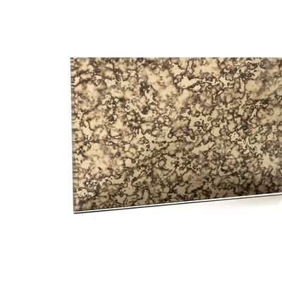 Specchio antico decorativo a muro con disegno a disegno a forma di rettangolo