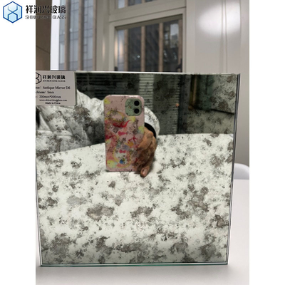 Decorazione colorata personalizzata Finitura argento Backsplash moderni con vetro specchio antico