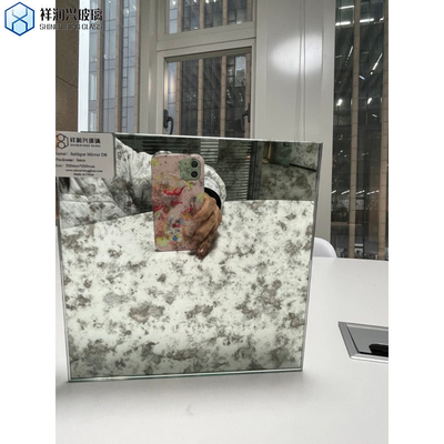 Decorazione colorata personalizzata Finitura argento Backsplash moderni con vetro specchio antico