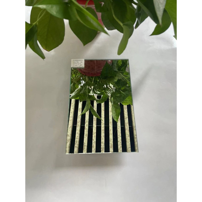 Taglio di pannelli murali di specchi di vetro decorativi lavorati con stile moderno e temperatura