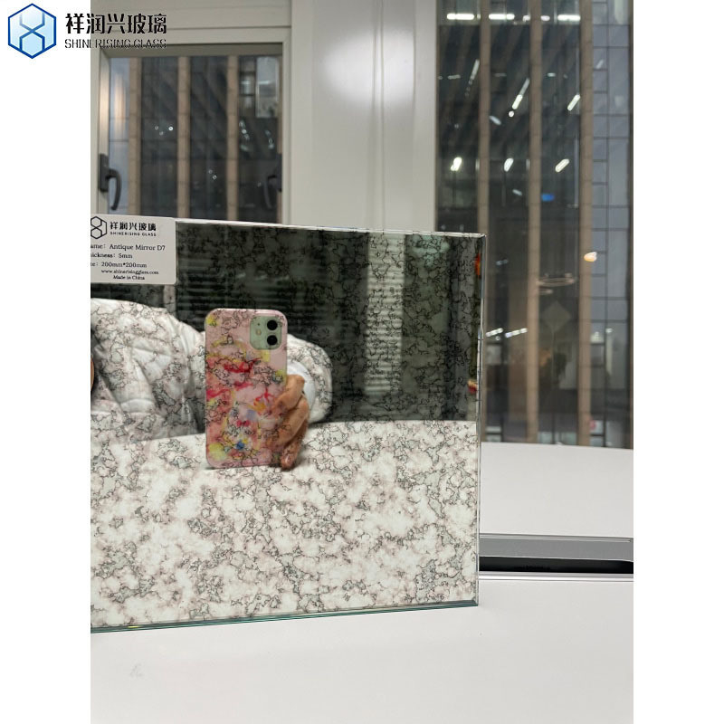Decorazione colorata personalizzata Finitura argento Backsplash moderni con vetro specchio antico